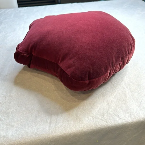 VERSACE RARE LARGE MEDUSA HEAD RED VELVET ACCENT THROW PILLOW EMBROIDERED HEAD - Picture 7 of 9